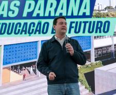 Ratinho Junior assina maior PPP da educação do Brasil para construir 40 colégios no Paraná