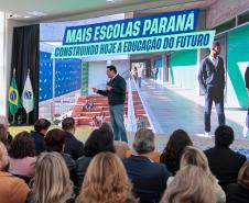 Ratinho Junior assina maior PPP da educação do Brasil para construir 40 colégios no Paraná