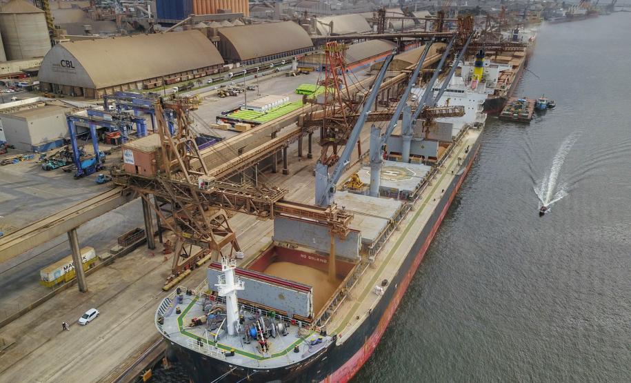 Imagem de navi atracado no Porto