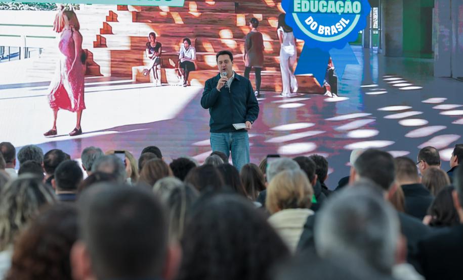 Ratinho Junior assina maior PPP da educação do Brasil para construir 40 colégios no Paraná