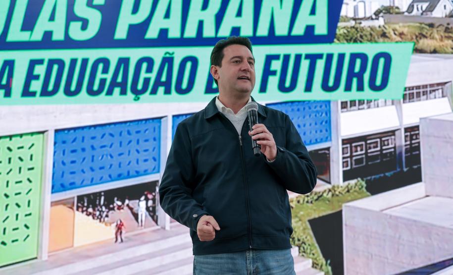 Ratinho Junior assina maior PPP da educação do Brasil para construir 40 colégios no Paraná